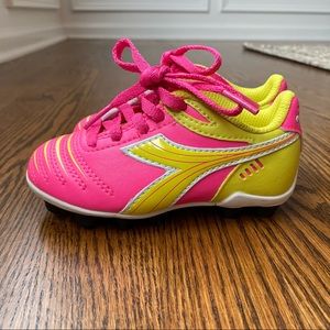 Diadora Girl’s Soccer Cleats Size 8